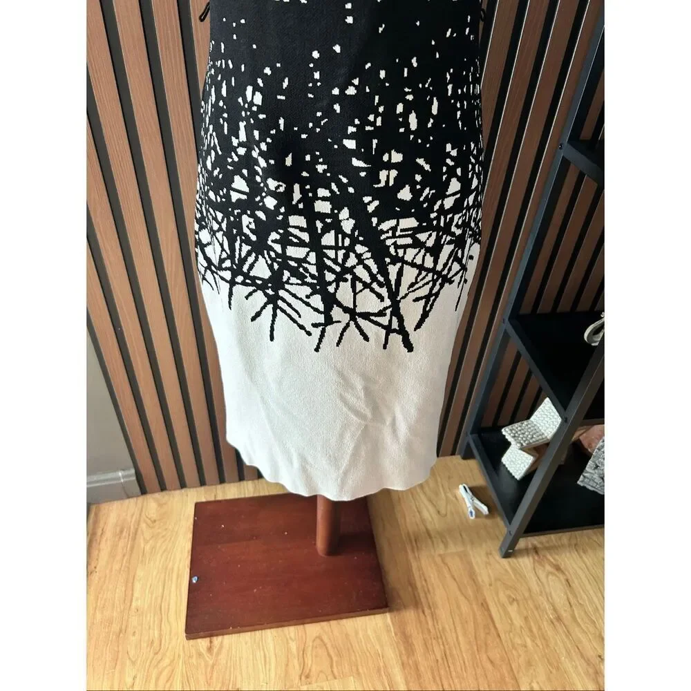 Calvin Klein Women's size PM Sheath Dress Bodycon Textured Black White pattern - Picture 2 of 8